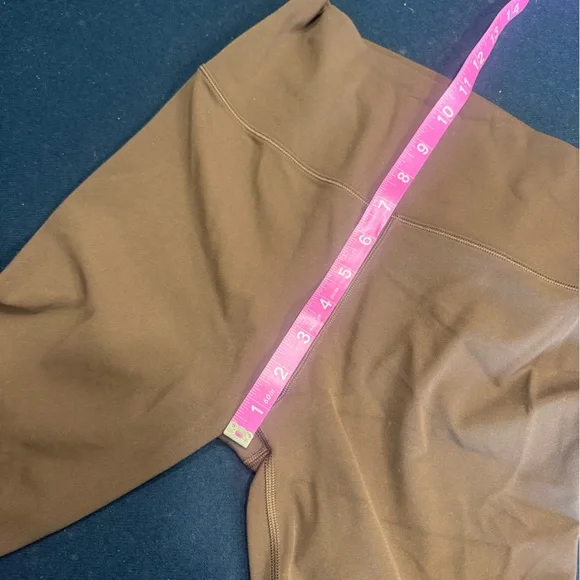 Vuori brown super soft leggings🤎first & last pic are most accurate color match - Picture 3 of 8